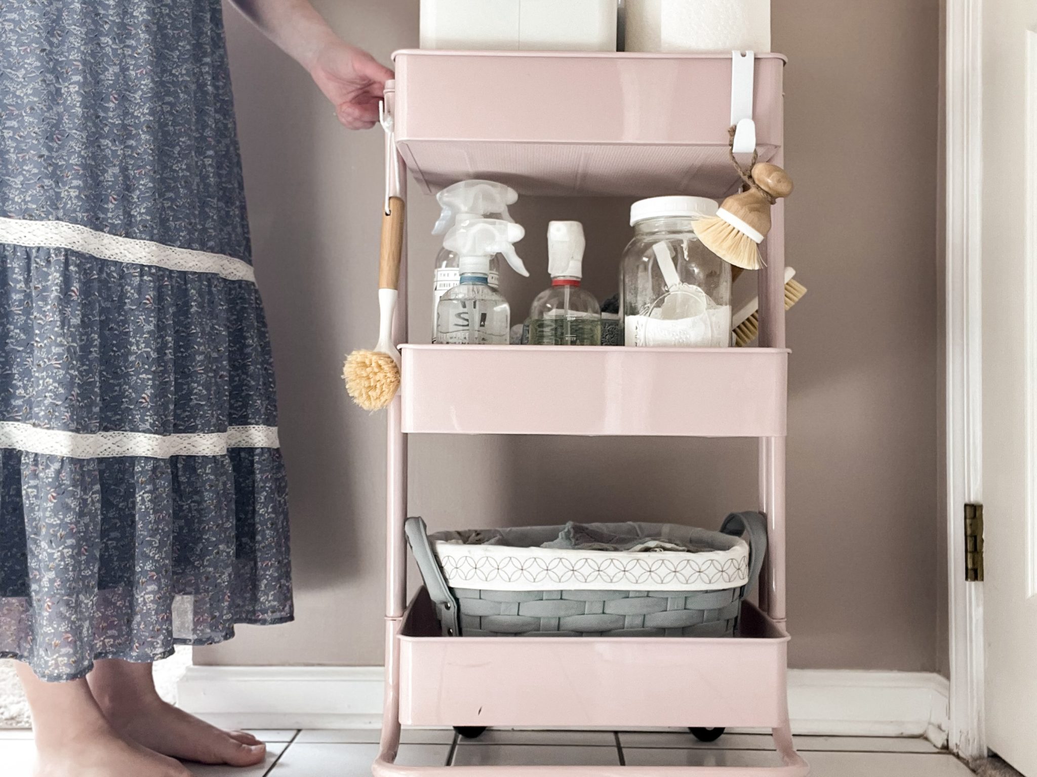 How to Make a Family Meal Plan - The Feminine Homemaker